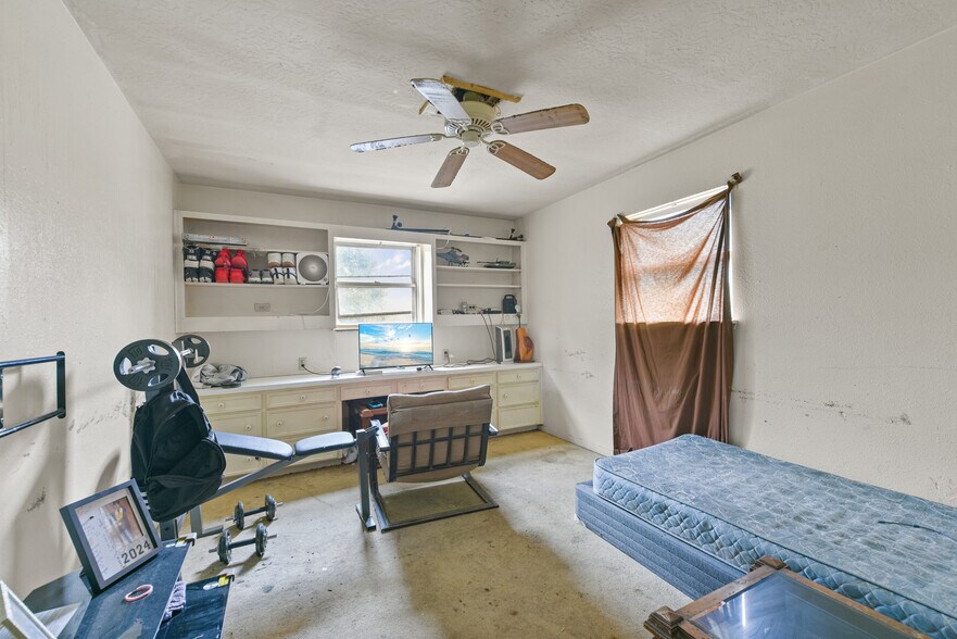 More Photos Of 1804 36th St N, Texas City Multifamily For Sale