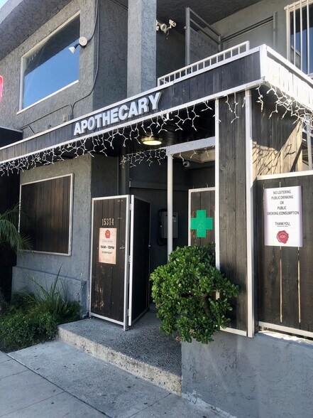 More Photos Of 15372-15374 Dickens St, Sherman Oaks Office Residential For Sale