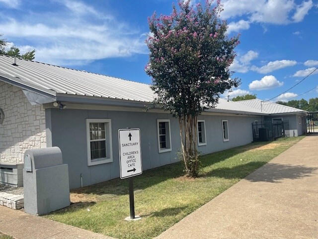 More Photos Of 8353 Lake June Rd, Dallas Religious Facility For Sale