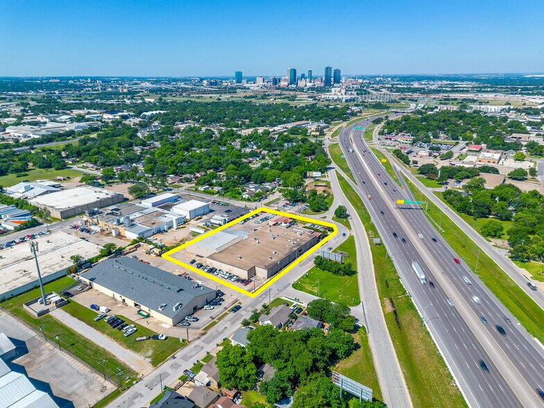 More Photos Of 3500 Noble Ave, Fort Worth Flex For Lease