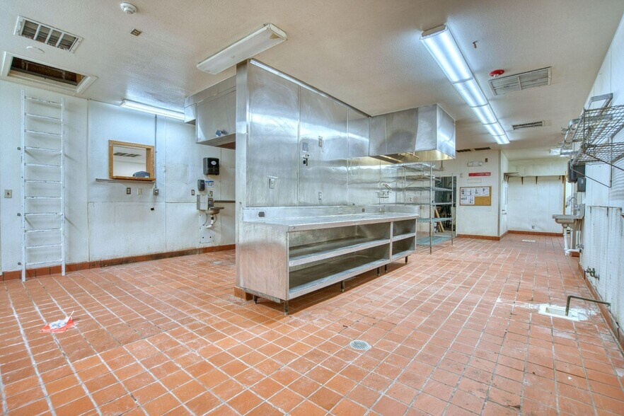 More Photos Of 1900 Ken Pratt Blvd, Longmont Apartments For Lease
