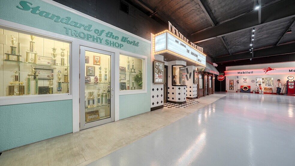 More Photos Of 2111 Whitfield Park Dr, Sarasota Showroom For Sale