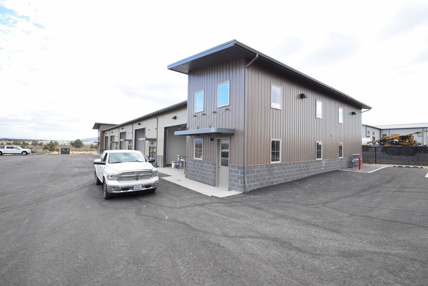 More Photos Of 1051 SW Layton Ct, Prineville Warehouse For Sale