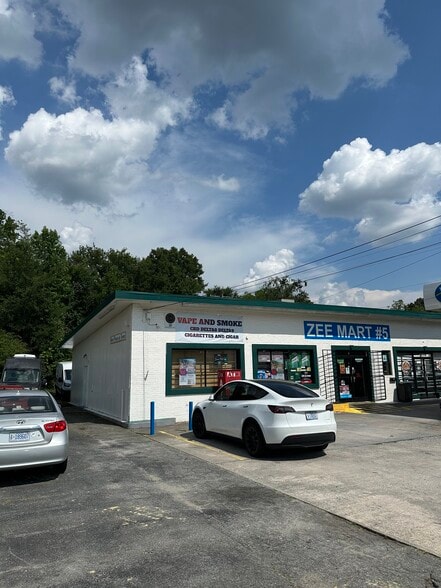 More Photos Of 509 National Hwy, Thomasville Convenience Store For Sale