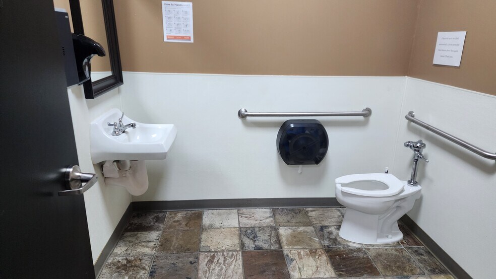 More Photos Of 8835 Wheat Cross Dr, Houston Freestanding For Lease