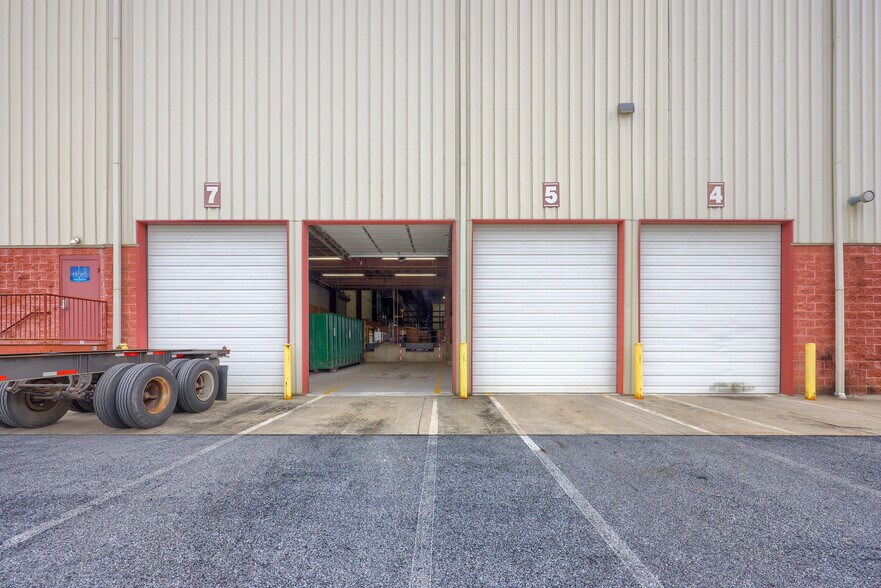 More Photos Of 221 Forney Dr, Ephrata Warehouse For Sale