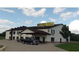 Primary Photo Of 265 Colonels Dr, Columbus Junction Hotel For Sale