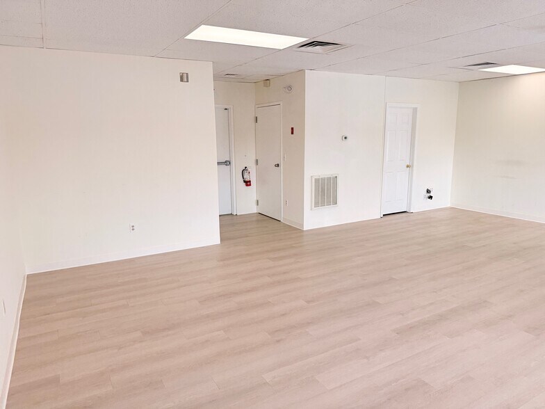 More Photos Of 1496 Boston Post Rd, Milford Storefront Retail Office For Lease