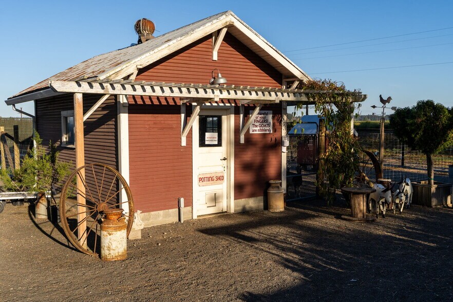 More Photos Of 7601 NW Milne Rd, Cornelius Winery Vineyard For Sale