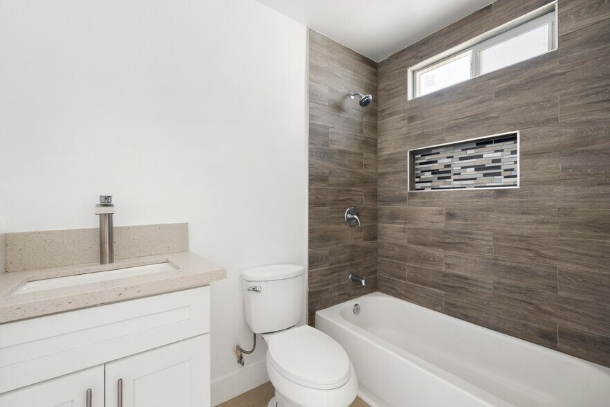 More Photos Of 645 W 97th St, Los Angeles Multifamily For Sale