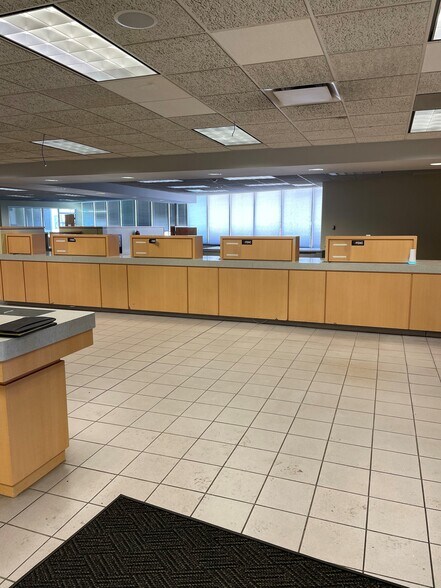 More Photos Of 7525 W Madison St, Forest Park Storefront Retail Office For Lease