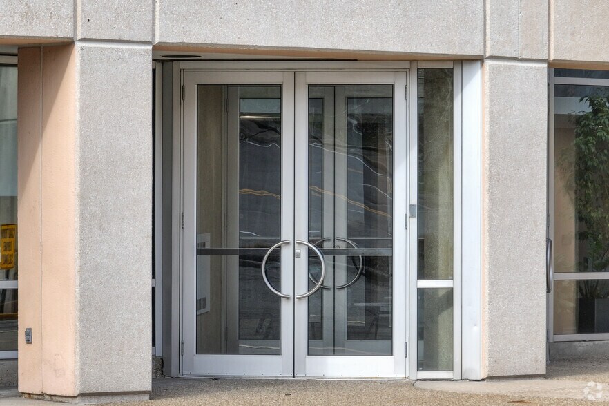 More Photos Of 5700 Corporate Dr, Pittsburgh Office For Lease