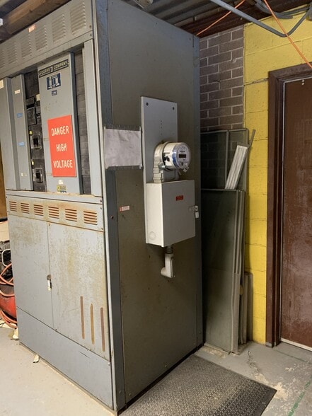 More Photos Of 888 Norfolk Sq, Norfolk Light Manufacturing For Lease