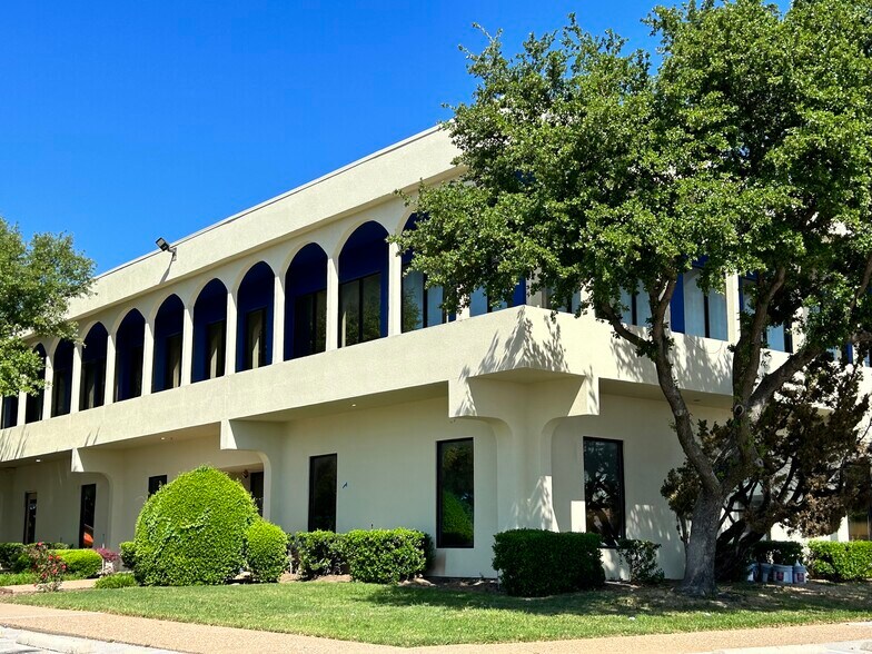 More Photos Of 1601 E Lamar Blvd, Arlington Office For Lease