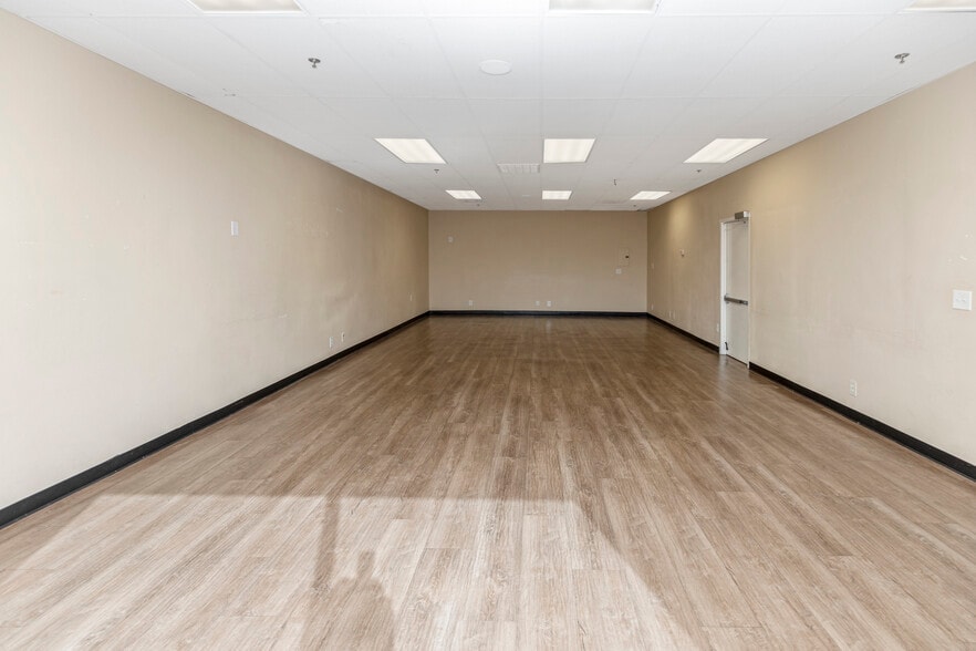 More Photos Of 333 W 18th St, Merced Office For Sale