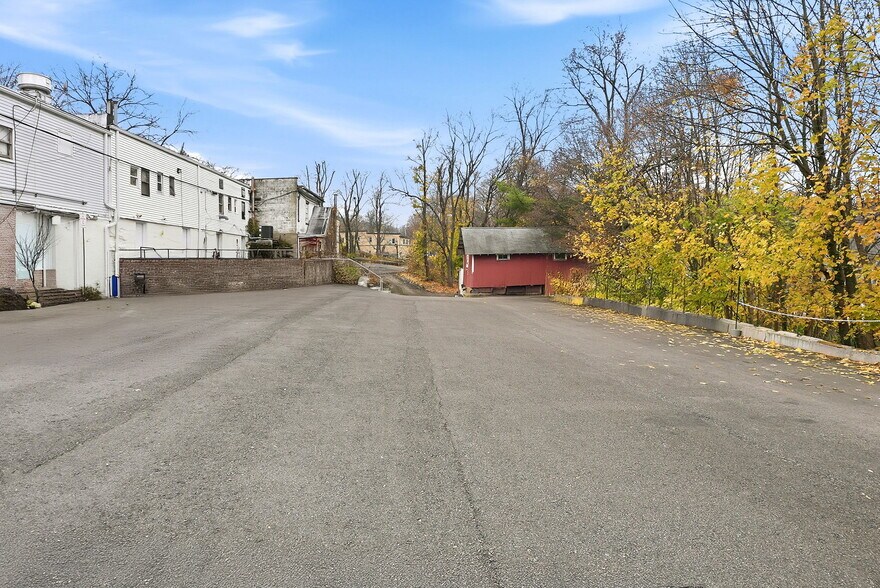 More Photos Of 1157 Pleasantville Rd, Briarcliff Manor Storefront For Sale