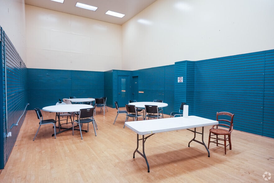 More Photos Of 46 Northtown Dr, Jackson Swimming Pool For Lease