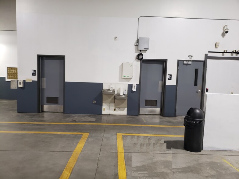 More Photos Of 4674 Westgate Pky, Dothan Distribution For Lease