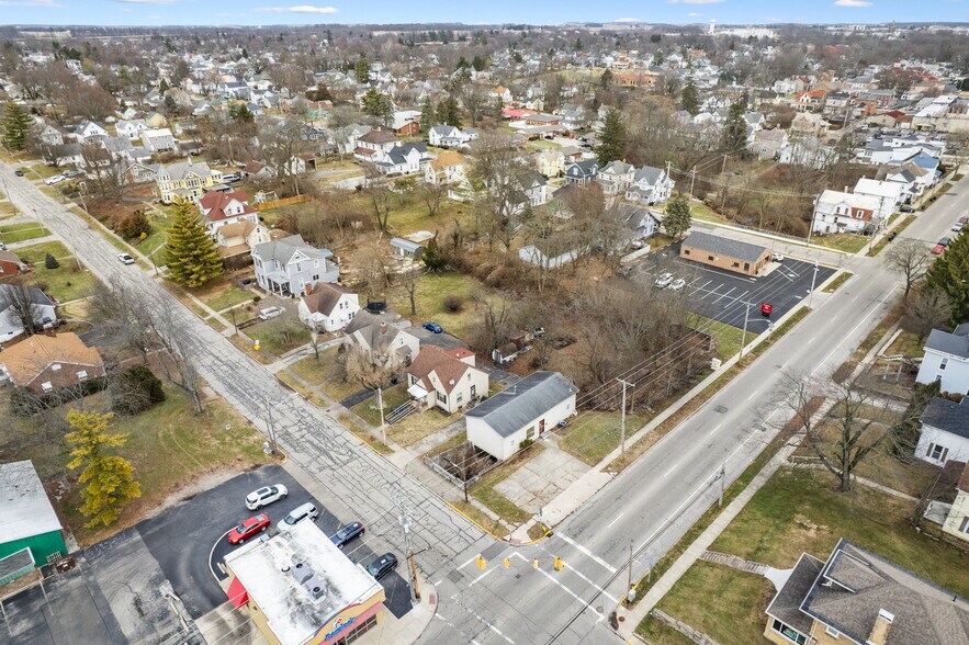 More Photos Of 239 W Locust St, Wilmington Storefront For Sale