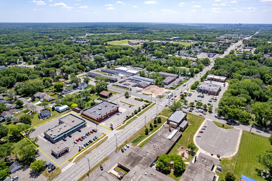 More Photos Of 2680-2688 Rice St, Saint Paul Unknown For Lease