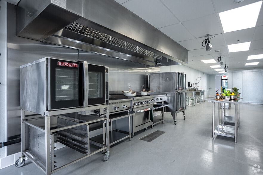 More Photos Of 1499 Regal Row, Dallas Restaurant For Lease