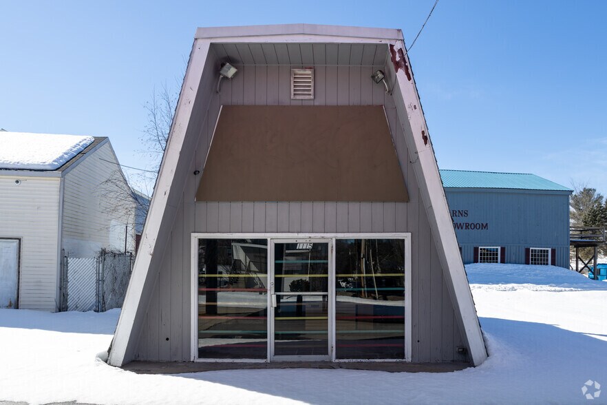 More Photos Of 1115 Main St, Sanford Service Station For Sale