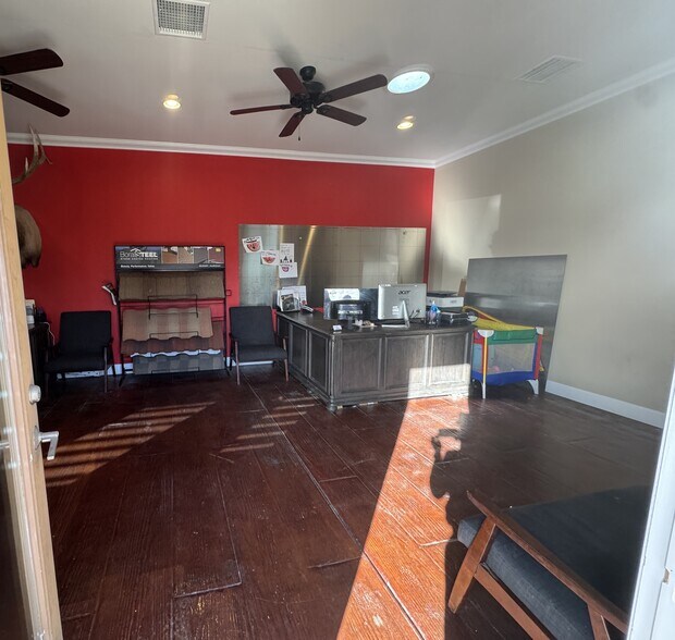 More Photos Of 710 N Ironwood Dr, Apache Junction Office For Sale