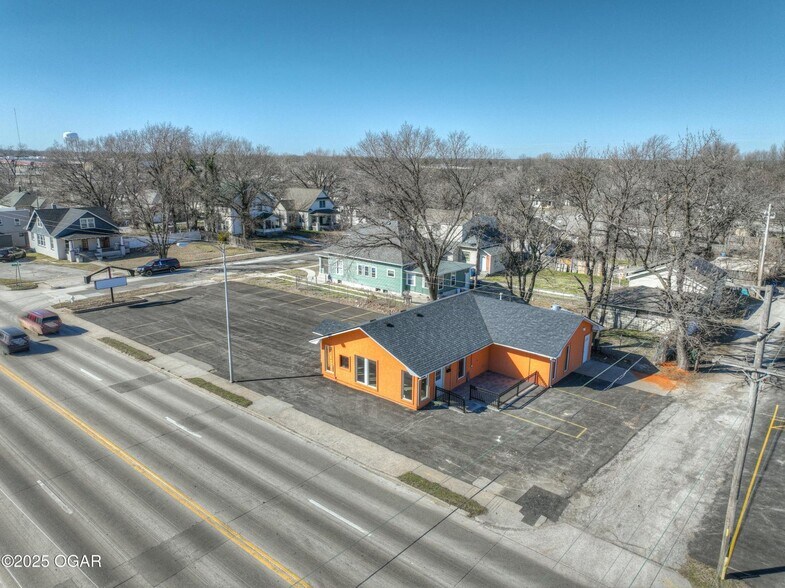 More Photos Of 1221 W 7th St, Joplin Freestanding For Sale