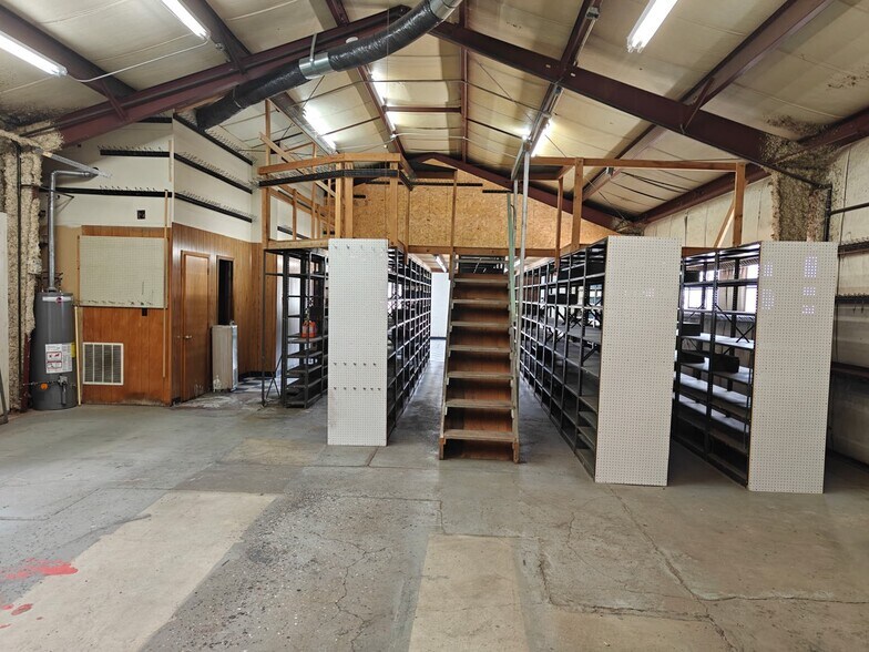 More Photos Of 908 W C St, McCook Auto Repair For Sale