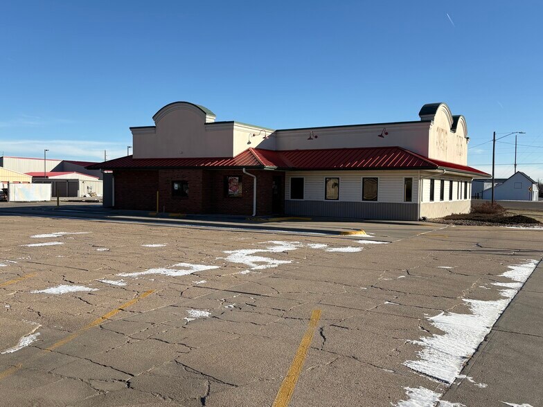 More Photos Of 1604 F St, Schuyler Storefront For Sale