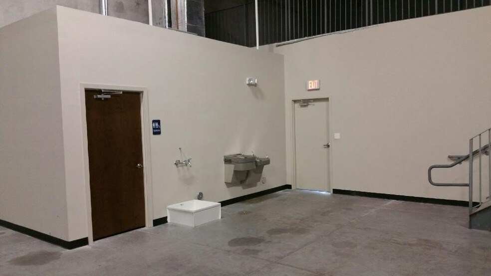 More Photos Of 13431-13453 NW 19th Ln, Miami Warehouse For Lease