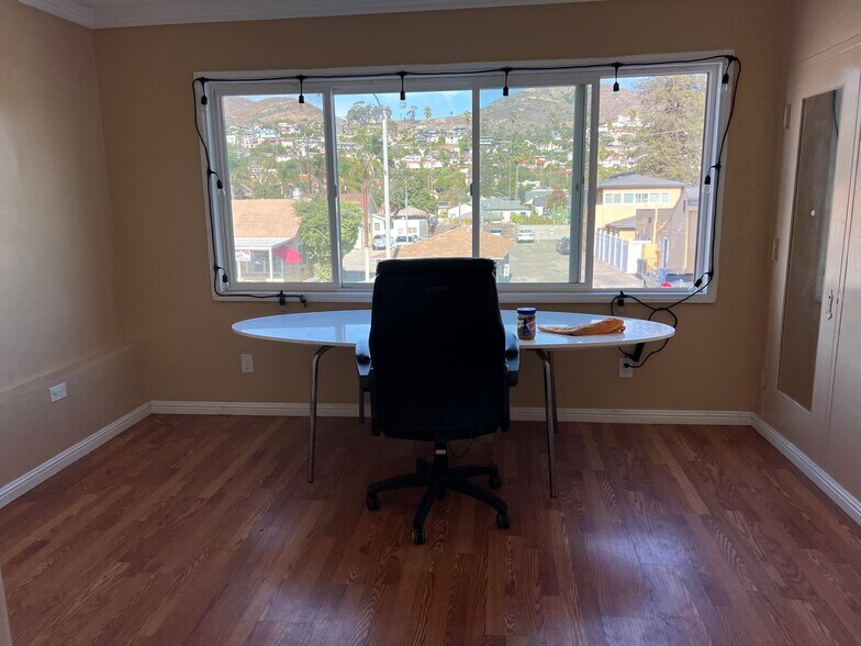 More Photos Of 2016-2020 E Main St, Ventura Storefront Retail Office For Sale