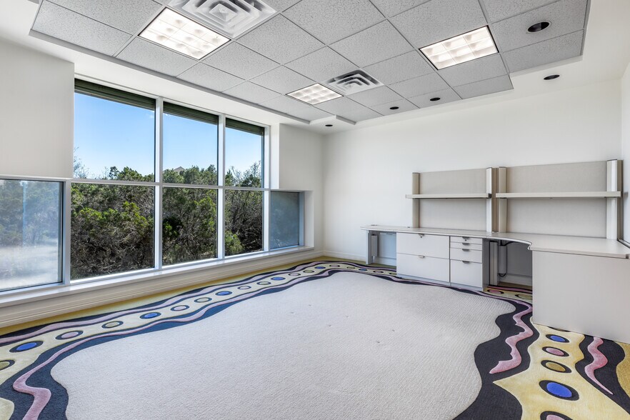 More Photos Of 15315 W Highway 71, Austin Showroom For Sale