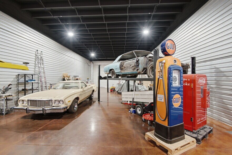 More Photos Of 9337 Commerce Center St, Highlands Ranch Showroom For Sale
