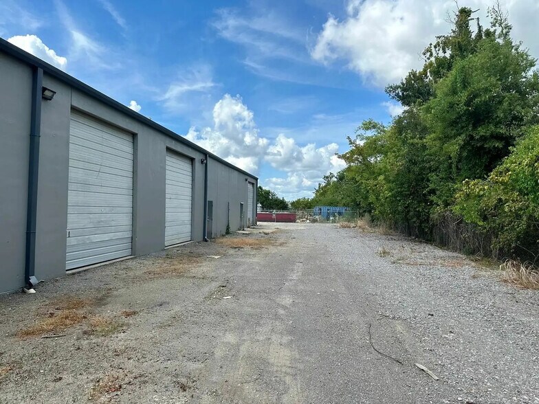 More Photos Of 3101-3107 La Place Ln, Laplace Distribution For Lease