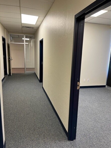 More Photos Of 2227 W Lindsey St, Norman Office For Sale