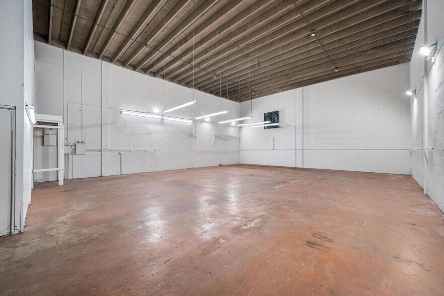 More Photos Of 7315-7335 NW 32nd Ave, Miami Warehouse For Lease