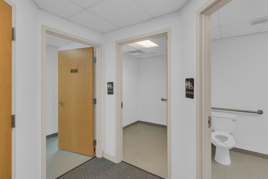 More Photos Of 314 Chris Gaupp Dr, Galloway Medical For Lease