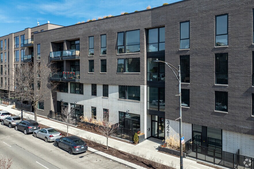 More Photos Of 3421 N Ashland Ave, Chicago Coworking Space