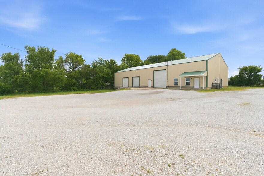 More Photos Of 136 N Prigmor Ave, Joplin Industrial For Sale