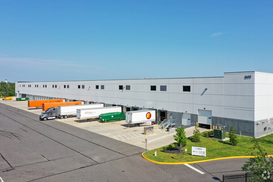 More Photos Of 1651 River Rd, Burlington Warehouse For Lease