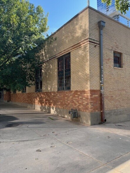 More Photos Of 400 Nueces St, Austin Freestanding For Lease