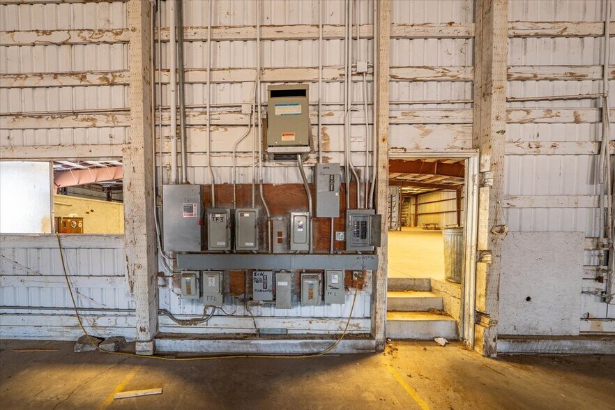 More Photos Of 3308 Cyclone Ct, Cottonwood Warehouse For Lease