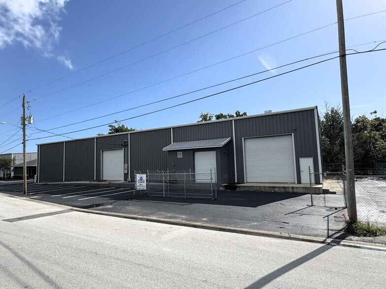 More Photos Of 711 Commercial Dr, Daytona Beach Manufacturing For Lease