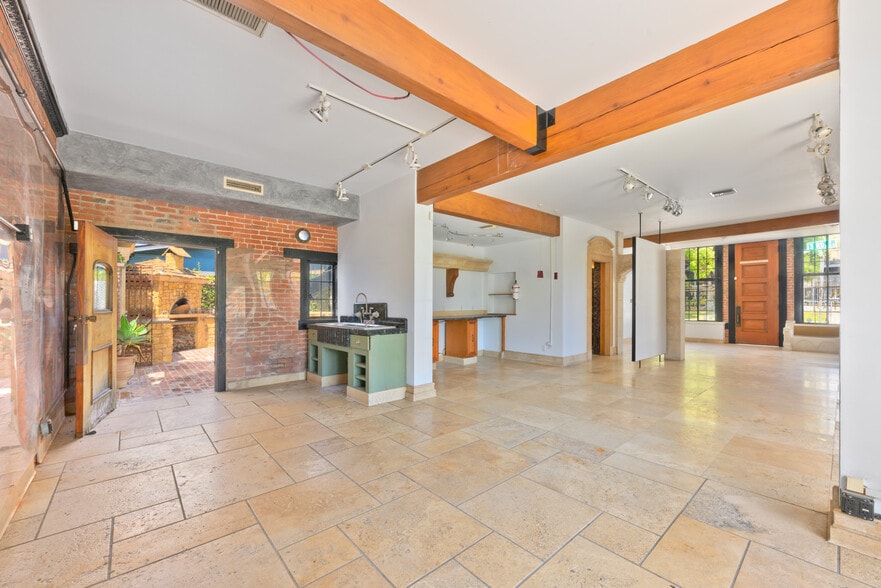 More Photos Of 1002 W 3rd St, Santa Ana Office For Sale