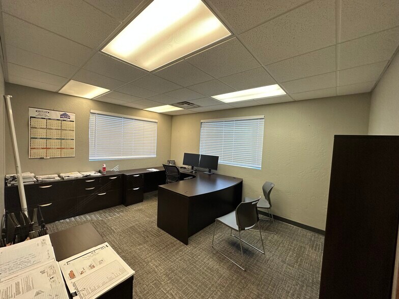 More Photos Of 14901 Metro Plaza Blvd, Edmond Flex For Lease