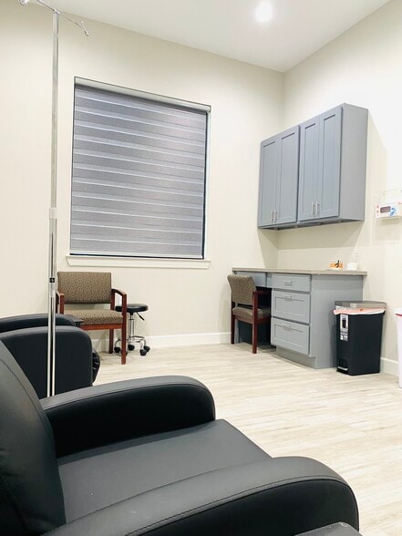 More Photos Of 4220 Cartwright Rd, Missouri City Medical For Sale