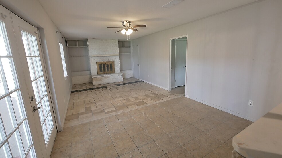 More Photos Of 7115 Satsuma Dr, Houston Unknown For Lease