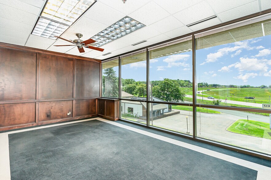 More Photos Of 941 Hillwind Rd NE, Minneapolis Medical For Lease