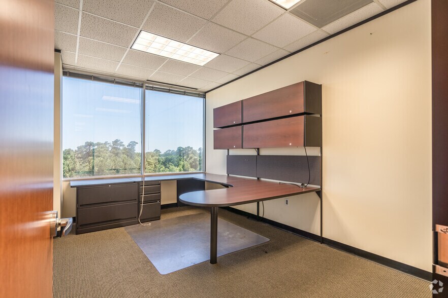 More Photos Of 3838 N Sam Houston Pky E, Houston Office For Lease